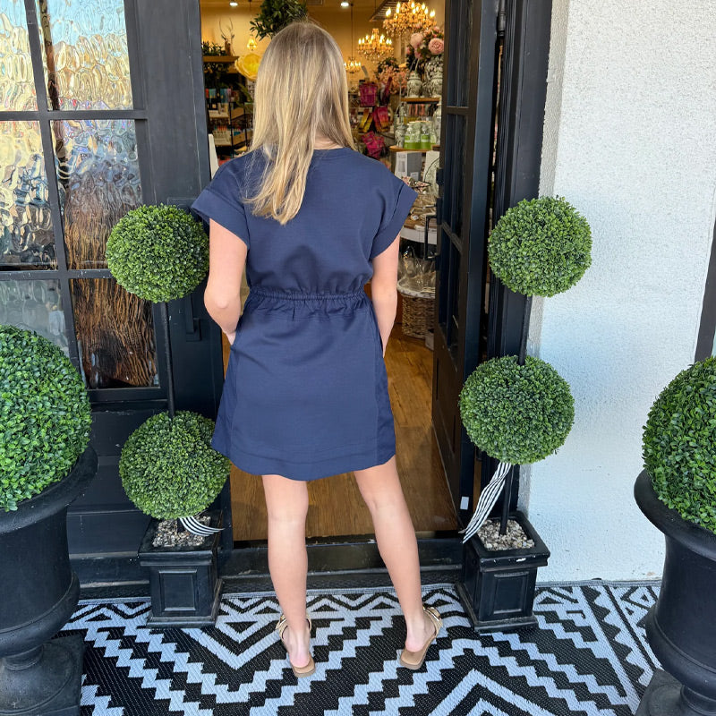 Damen einfarbiges Kleid mit Rundhalsausschnitt und Bindegürtel